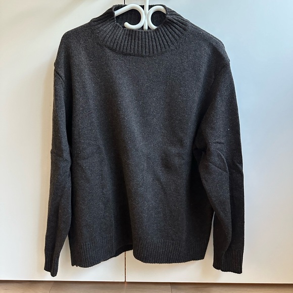 H&M mock neck knit sweater. Barely worn. - Picture 1 of 1